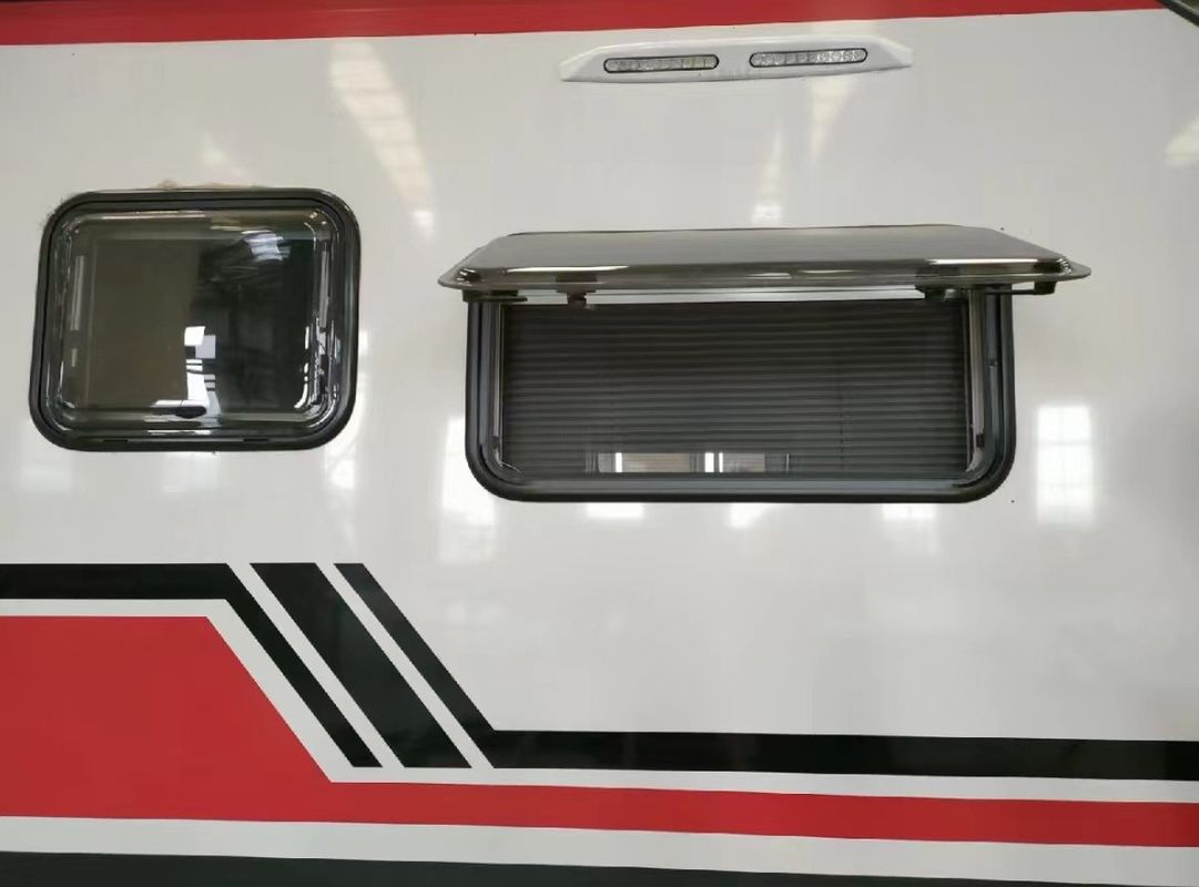 高強度 RV 窓 アクリルシート 窓の保護と長寿を提供する RV の異なるタイプにインストール