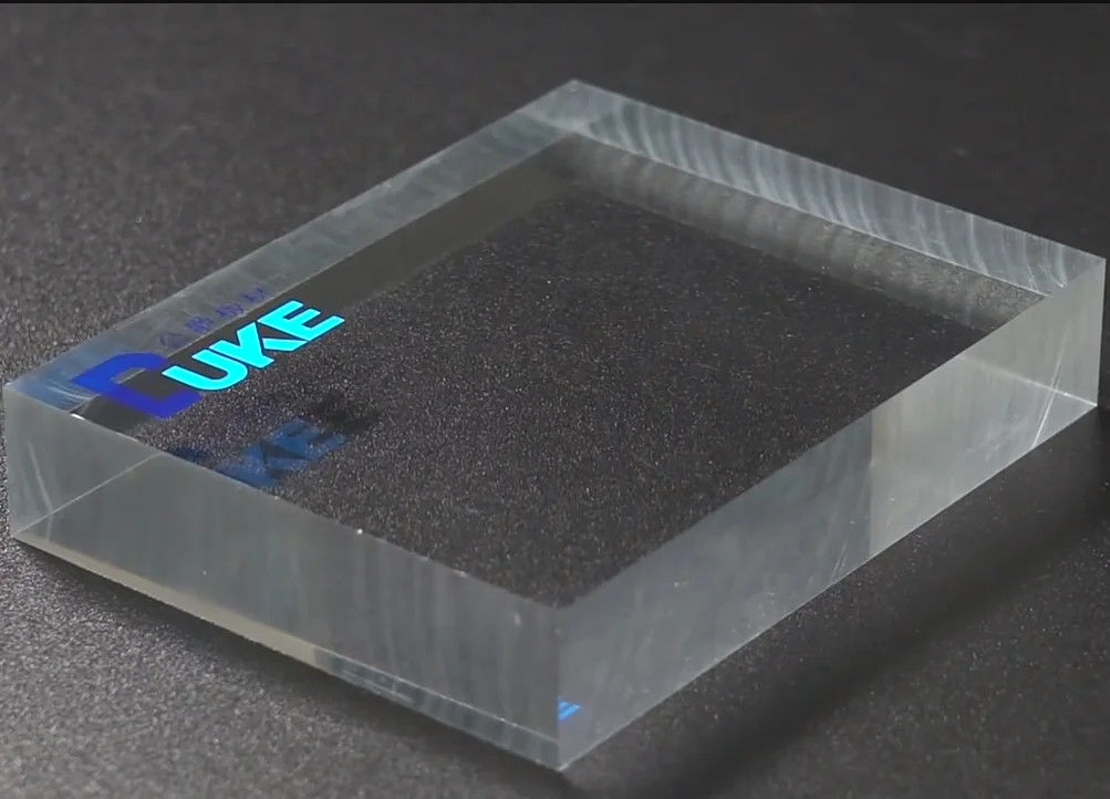 バージンMMAキャストアクリルシート 三菱グレード 92% 光線透過率 高い透明度 カスタムサイズカット